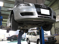 国産車・輸入車の車検から一般整備まで、最新の設備でサポートします。